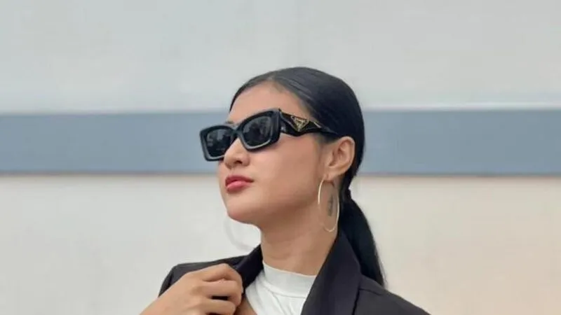 Gaya Elegan Camelia Putri, Kontras dengan Peran di Sinetron Indosiar Merangkai Kisah Indah