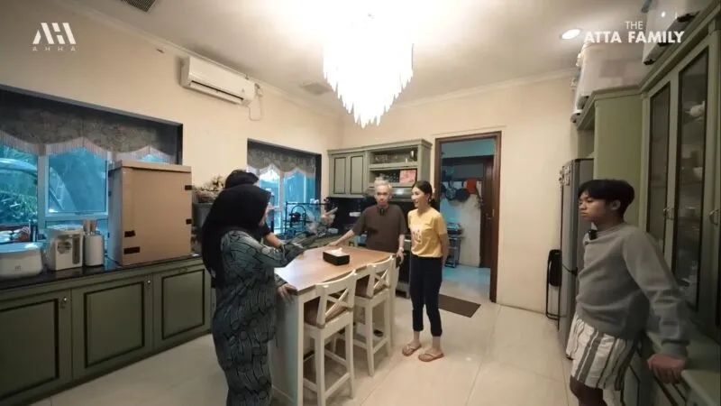 6 Potret Dapur Rumah Ruben Onsu yang Lama, Isinya Super Lengkap Bak Minimarket Pribadi