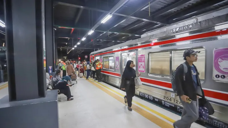 Demo Mahasiswa, Perjalanan KRL Tetap Normal