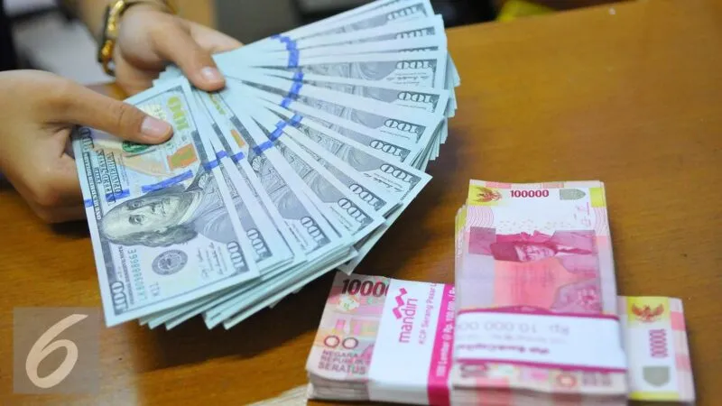 Rupiah Sentuh 18.066 terhadap Dolar AS Jumat Pagi