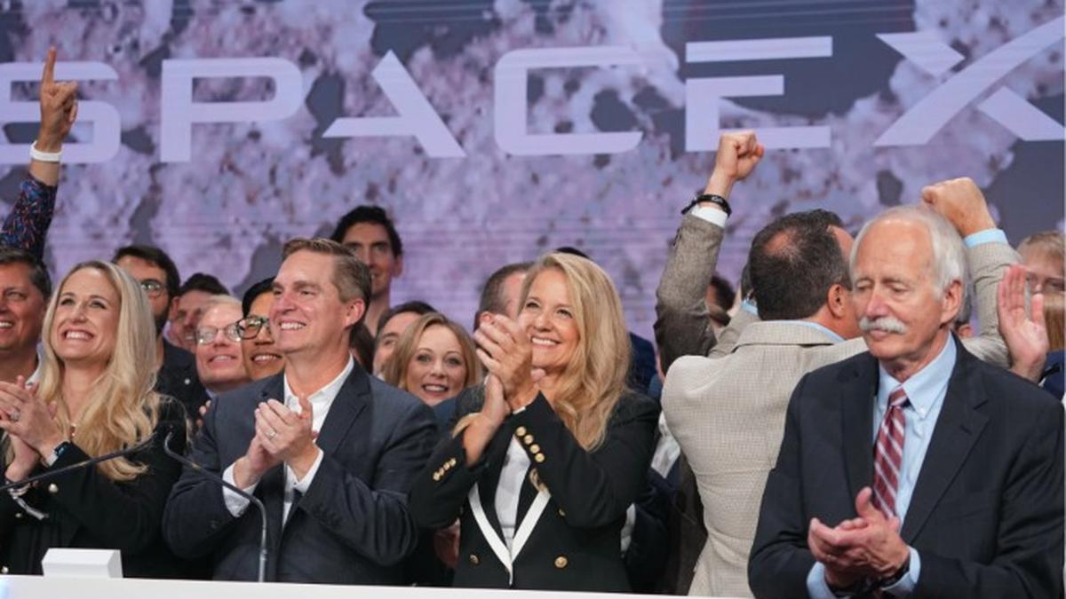 Saham SpaceX Melonjak saat Debut di Nasdaq